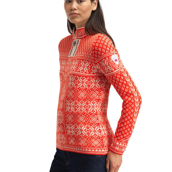Pull en laine femme Dale of Norway PEACE rouge - blanc cassé vue studio 2