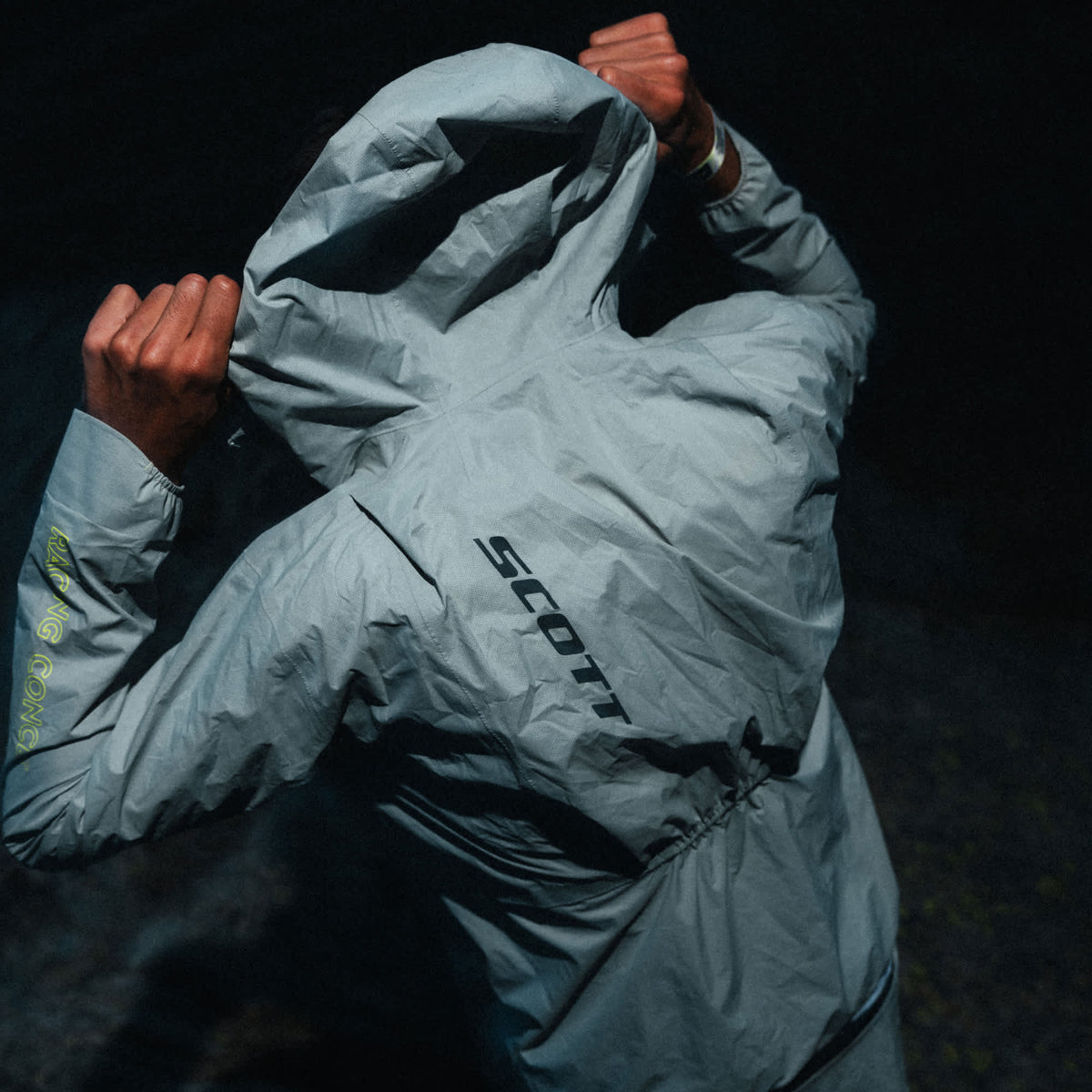 SCOTT Endurance SL Waterproof Running Jacket Men – Application 5