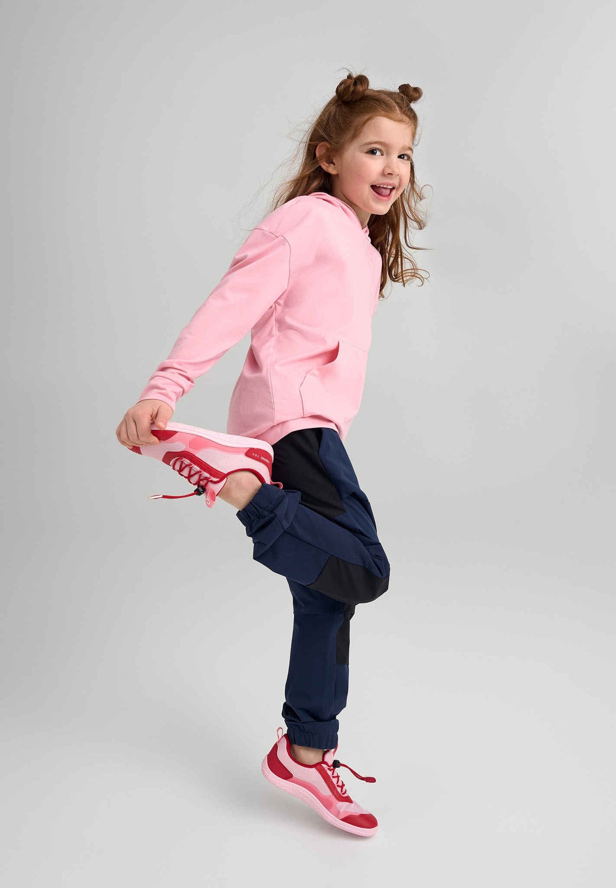 Reima Vaeltaa Navy – Studio Shot 3