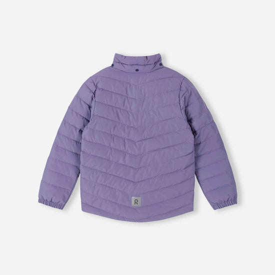 Giacca leggera isolante Reima Uumaja per bambini, colore Misty Violet – Foto del prodotto con cappuccio aperto 3