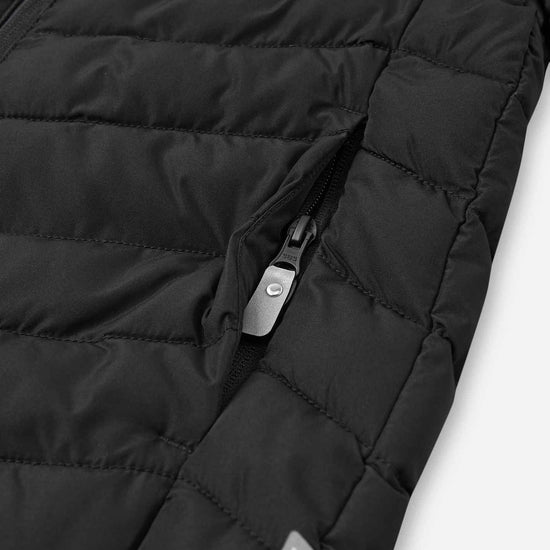 Giacca leggera isolante Reima Uumaja per bambini, nera – dettaglio delle tasche