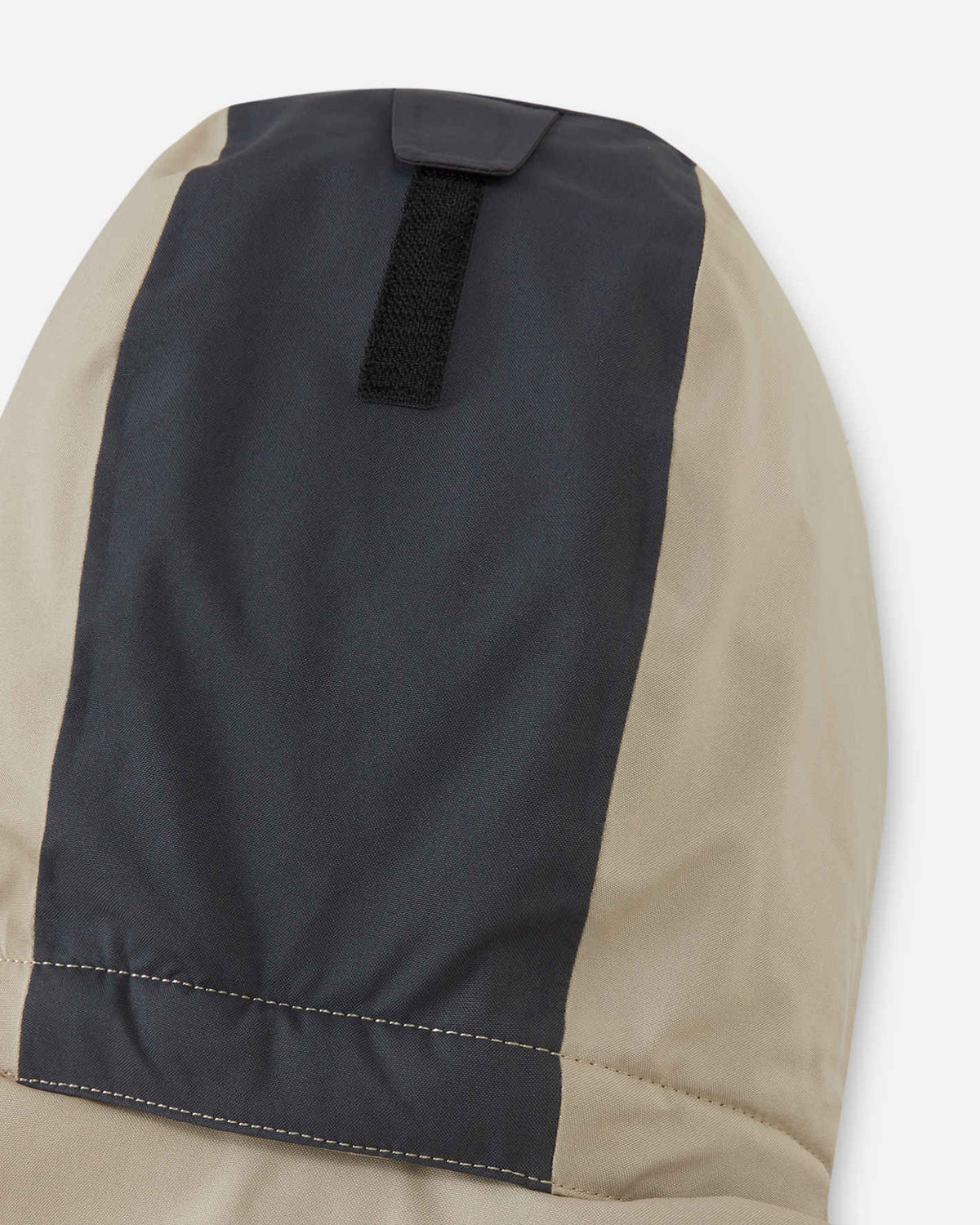 Combinaison de ski Reima Skaulo ReimaTec pour enfants, couleur « Earthy Beige » – détail au niveau des genoux