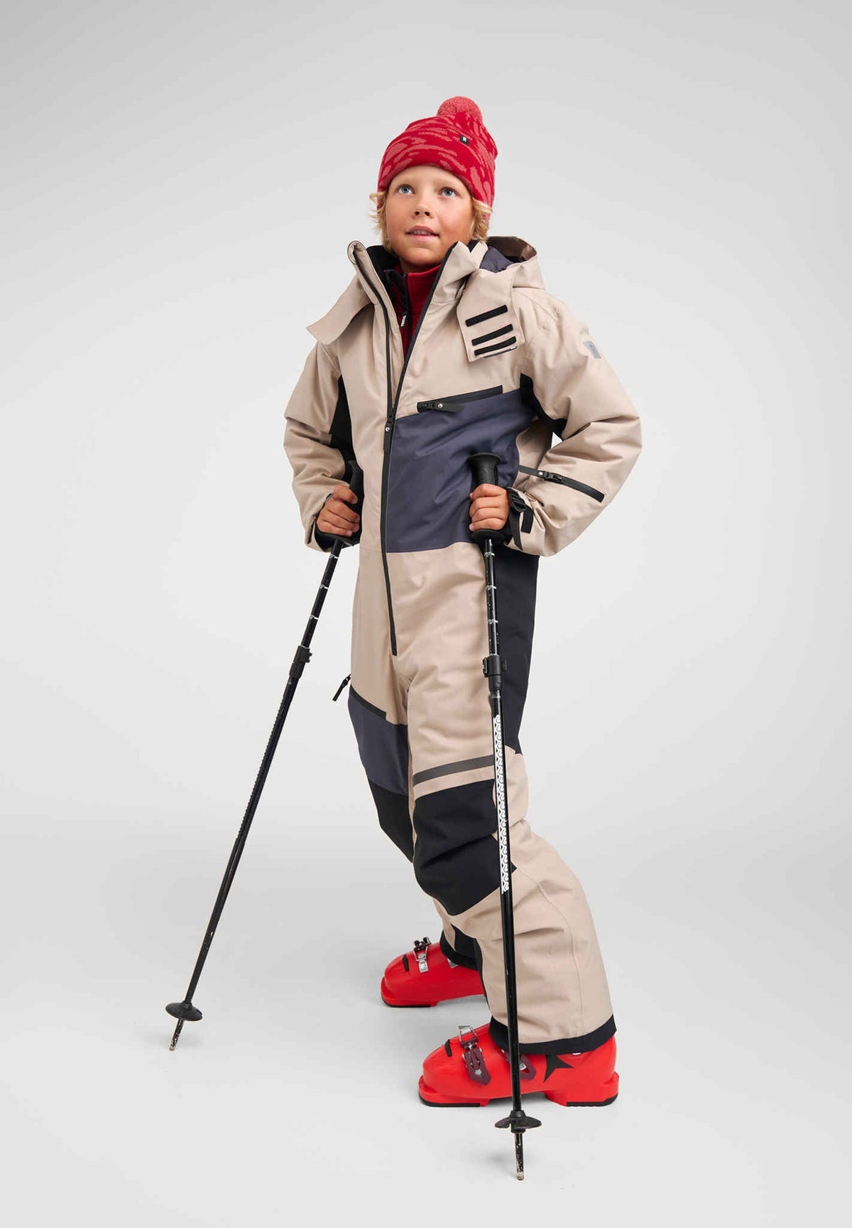 Combinaison de neige Reima Skaulo ReimaTec pour enfants, couleur Earthy Beige – Vue d'ensemble « Lifestyle »