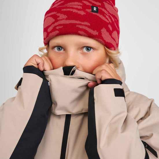 Combinaison de ski Reima Skaulo ReimaTec pour enfants, couleur Earthy Beige – Portrait lifestyle