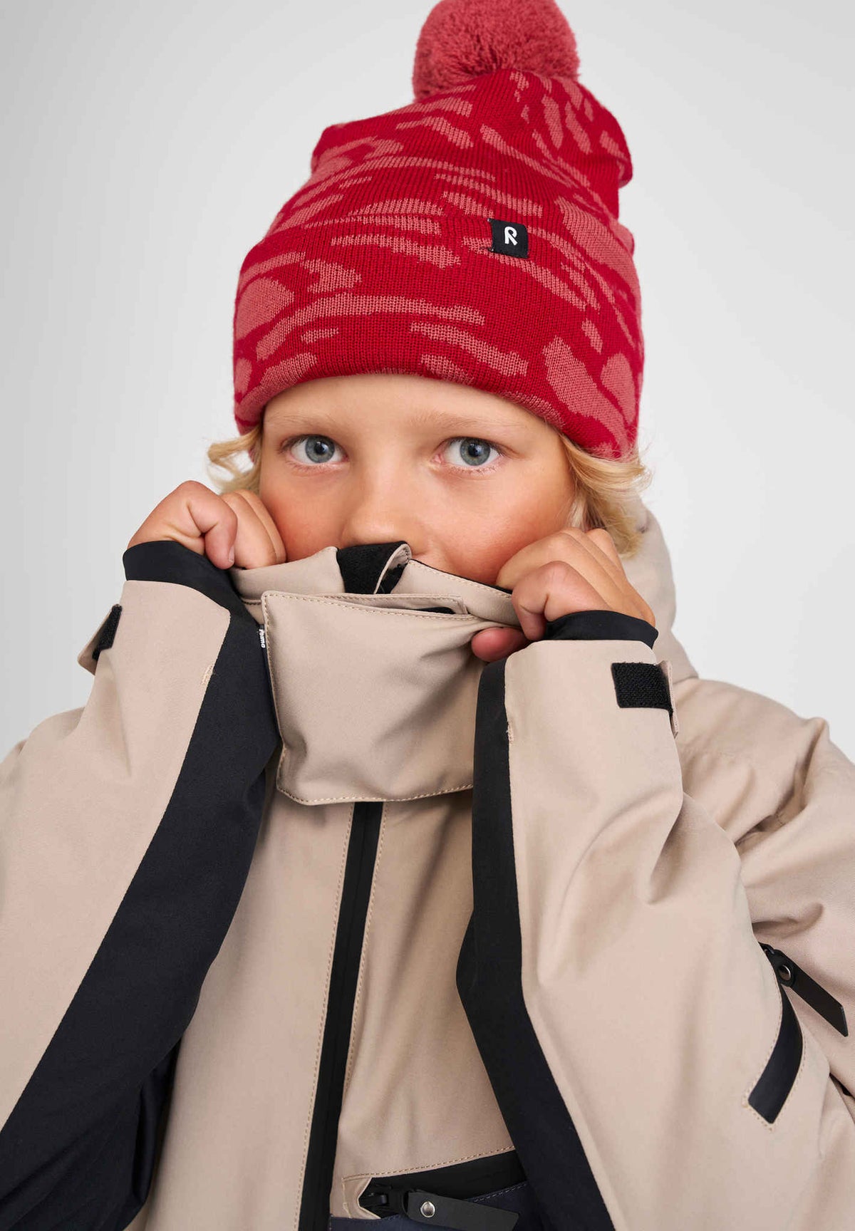 Combinaison de ski Reima Skaulo ReimaTec pour enfants, couleur Earthy Beige – Portrait lifestyle