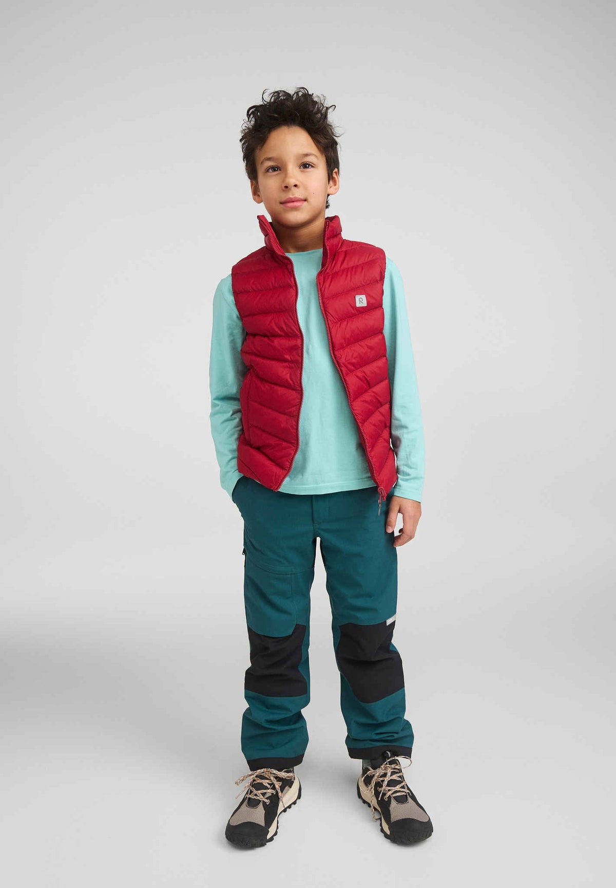 Reima Fiskari donsvest voor kinderen, kleur Cranberry – studiofoto
