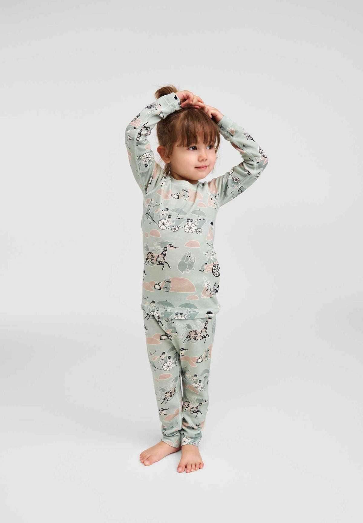 Reima Moomin Trivsam functionele onderkleding set voor peuters Airy Green – lifestylefoto