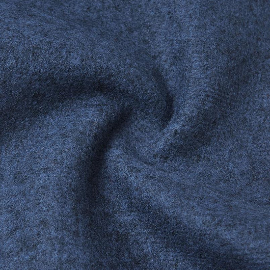Pantalon en polaire Reima Sangis pour enfants, style jean bleu – Gros plan sur les détails du tissu