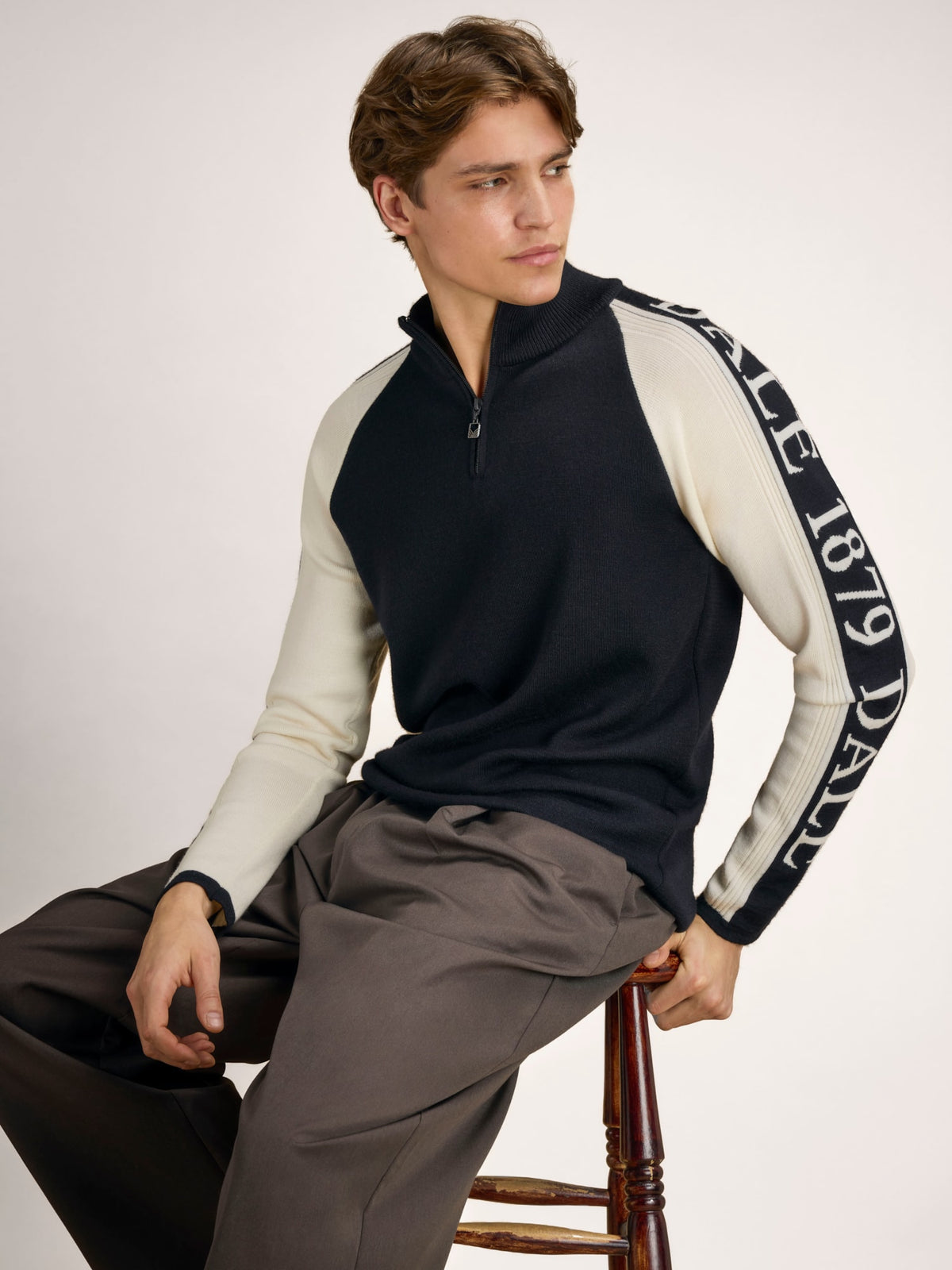 Dale Of Norway SKARSTIND 1879 Jersey de merino para hombre - Negro - Blanco roto - Foto de estudio 5