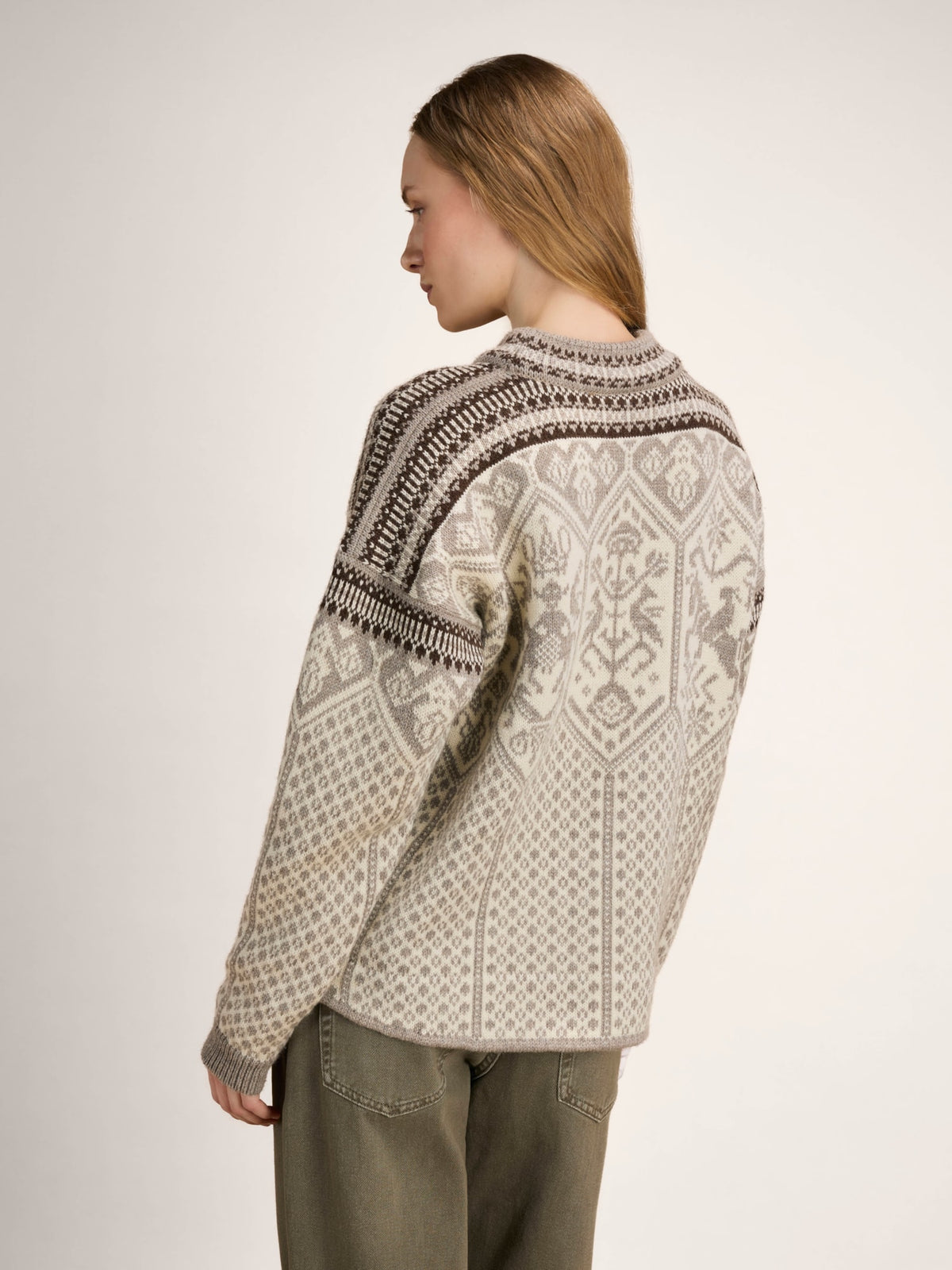 Dale of Norway 1994 Pull en laine pour femme Sucre Vanille - Blanc Naturel - Café – Détail Studio