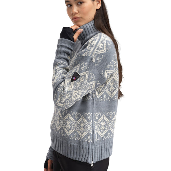 Dale Of Norway 96301 – D00 – Studio – Quelle 96301_d00_roset_fem_wp_sweater-776.jpg