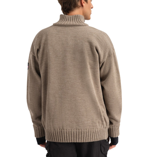 Dale Of Norway 96311 – P00 – Studio – Quelle 96311_p00_roset_masc_wp_sweater-930.jpg