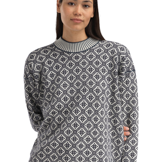 Dale Of Noorwegen LANGØY Dames – Marine - Gebroken wit – Studio – 96341_C00_LANGØY_FEM_SWEATER_00