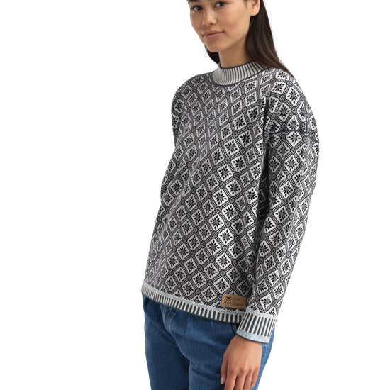 Dale Of Noorwegen LANGØY Dames – Marine - Gebroken wit – Studio – 96341_C00_LANGØY_FEM_SWEATER-272