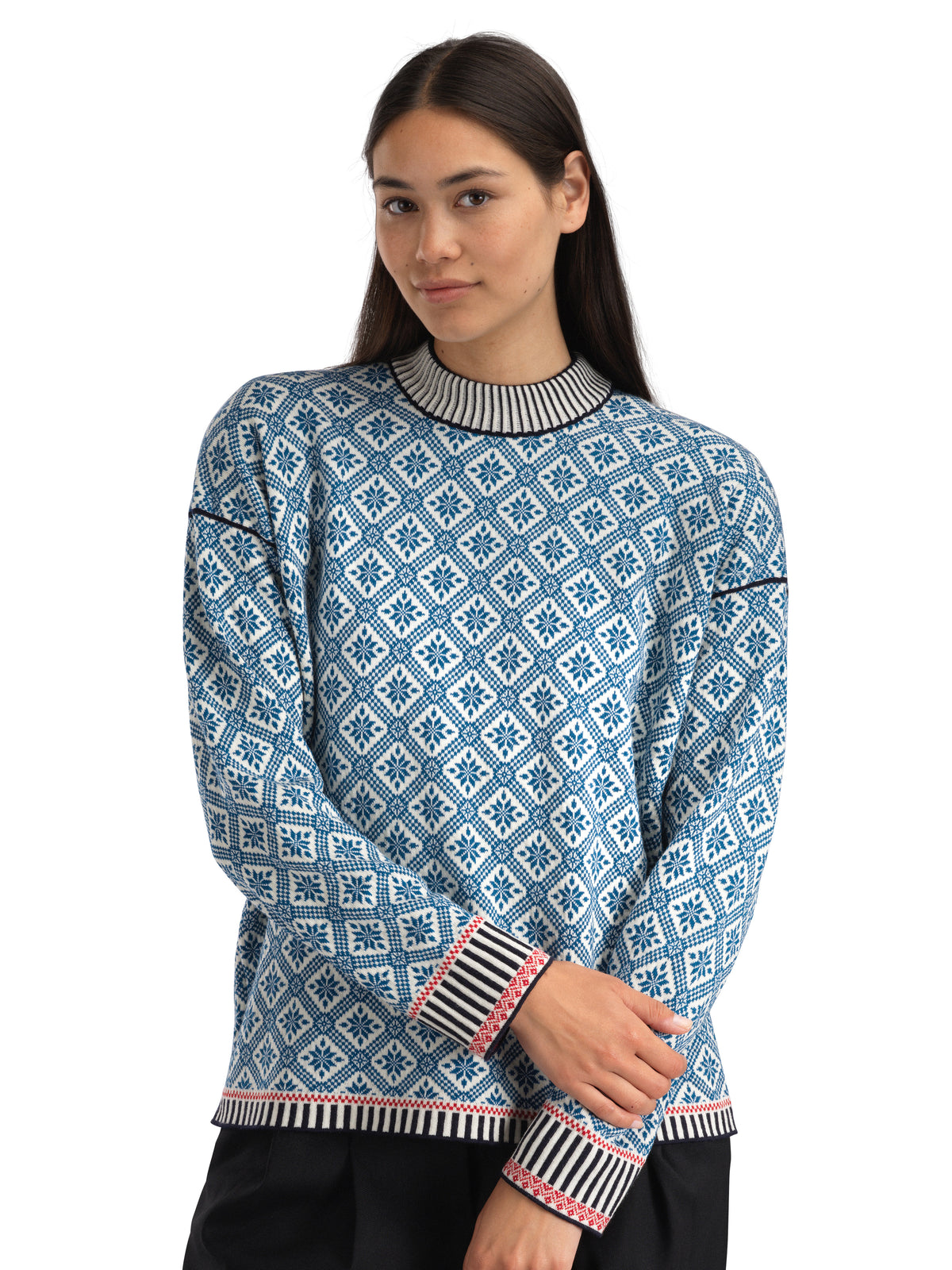 Dale Of Noorwegen LANGØY Dames – Arctisch Blauw – Gebroken wit – Studio – 96341_H00_LANGØY_FEM_SWEATER_00