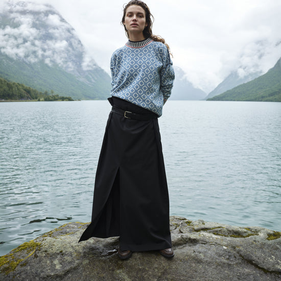 Dale Of Noorwegen LANGØY Dames – Arctic Blue - Offwhite – Outdoor – Langoy_womens_sweater_H00_01_Edit