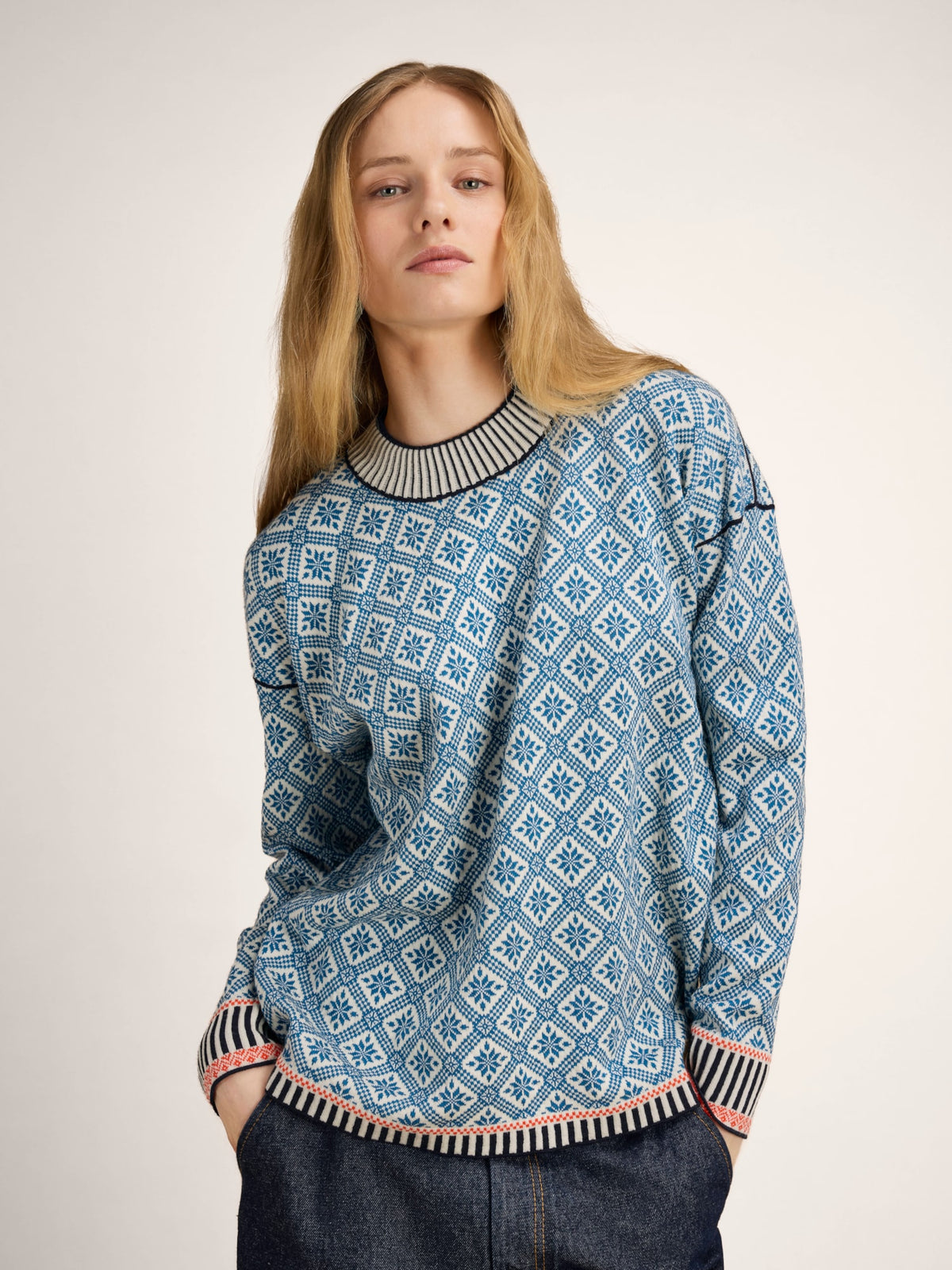 Dale Of Norway LANGØY Merino-Pullover Damen Arctic Blue - Offwhite Studio Vorderansicht