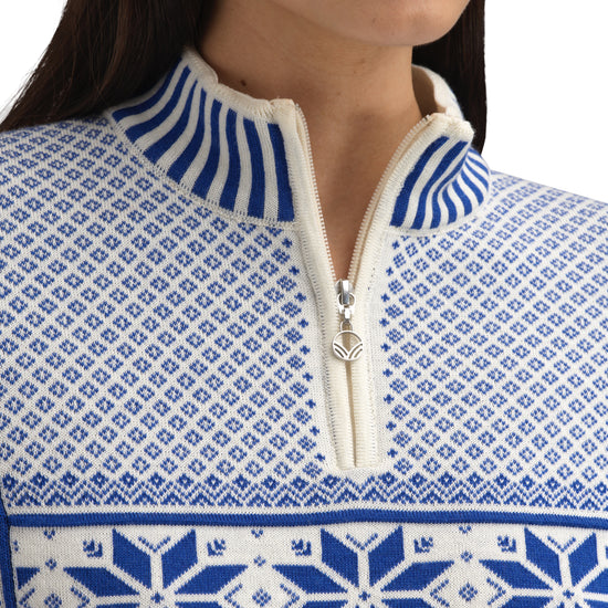 Dale Of Norway VARDÅSEN Damen – Offwhite - Ultramarine – Studio – 96361_A00_VARDASEN_FEM_SWEATER-876
