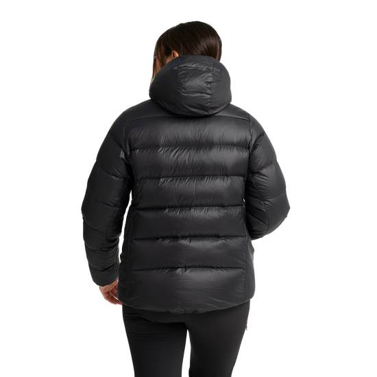 Jack Wolfskin SNOWDRIFT DOWN Damen-Daunenjacke Black – Studioansicht hinten