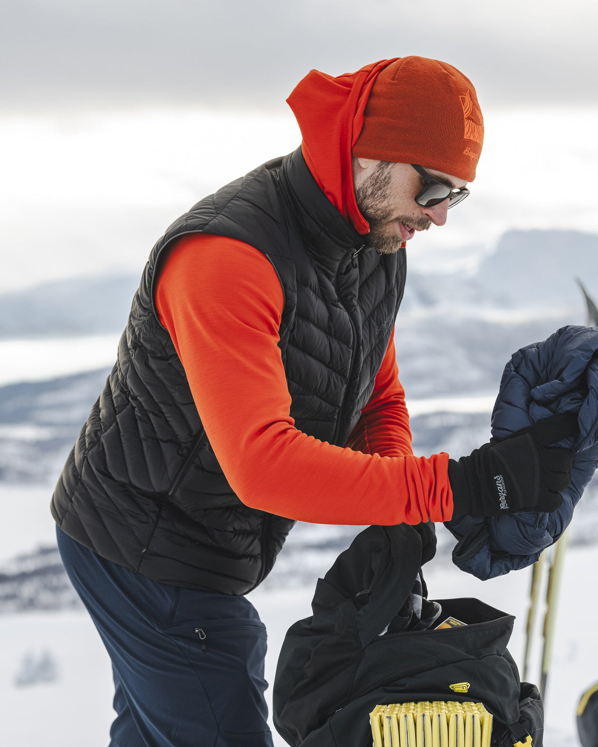 Bergans M RABOT LIGHT DOWN VEST - Vests at PeakStyle