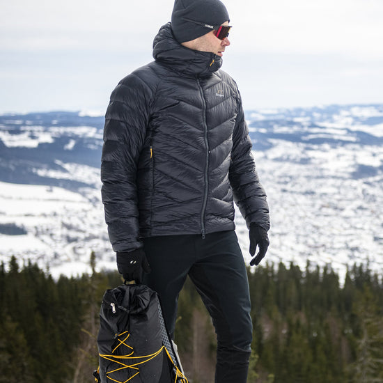 Bergans M Y LIGHTLINE WEIGHTLESS DOWN JACKET HOOD - Down jackets at PeakStyle