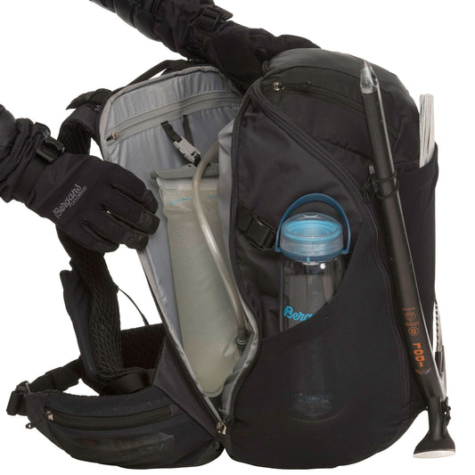 Bergans RABOT DAYPACK 27 S/M - Backpacks at PeakStyle