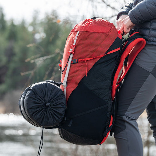 Bergans W HELIUM V5 W 40 - Hip bags at PeakStyle