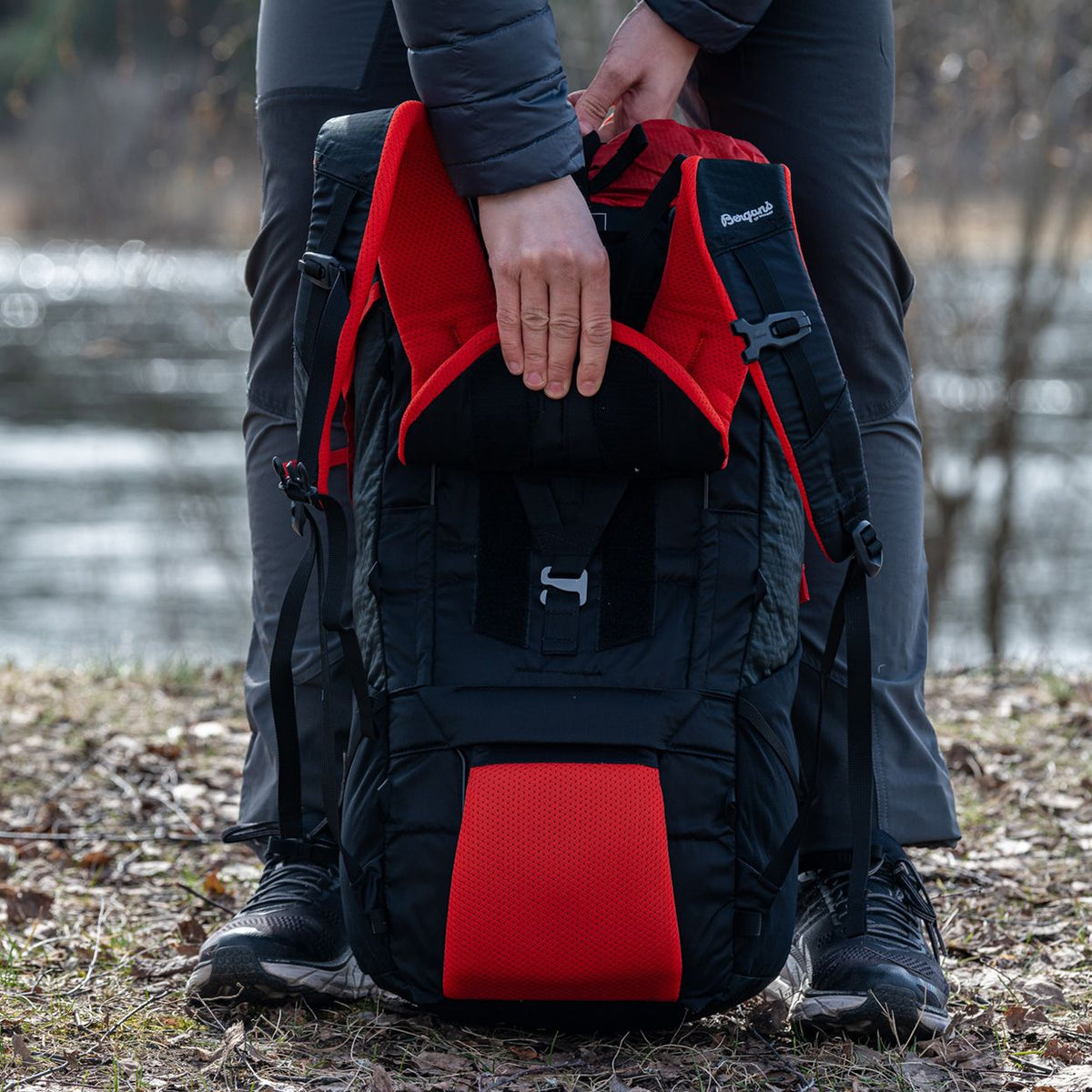 Bergans W HELIUM V5 W 40 - Hip bags at PeakStyle