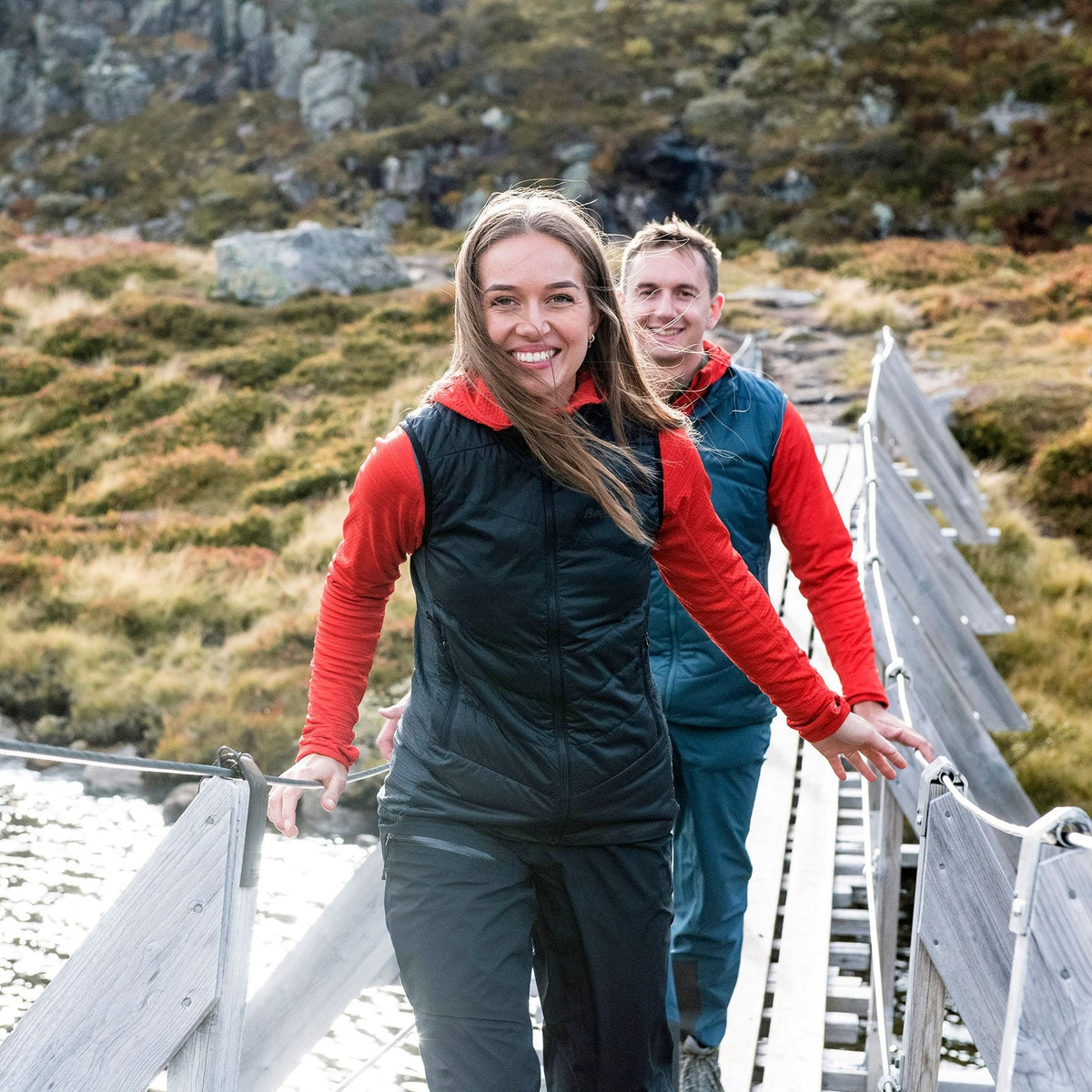 Bergans W RABOT INSULATED HYBRID VEST - Midlayer at PeakStyle