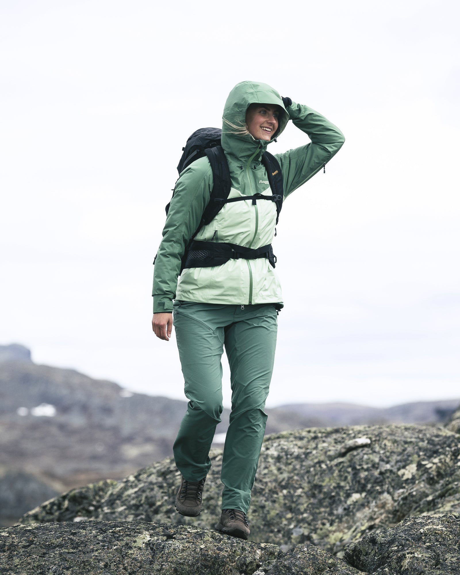 Bergans W RABOT SOFTSHELL PANTS - Long pants at PeakStyle