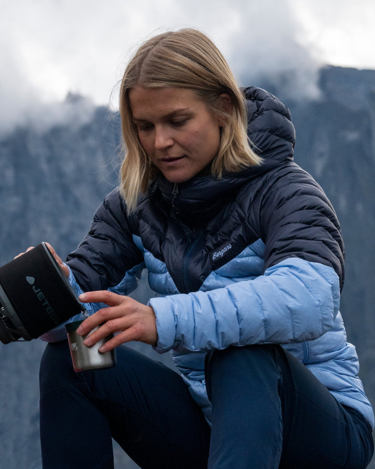 Bergans W TIND LIGHT DOWN JACKET HOOD - Midlayer at PeakStyle