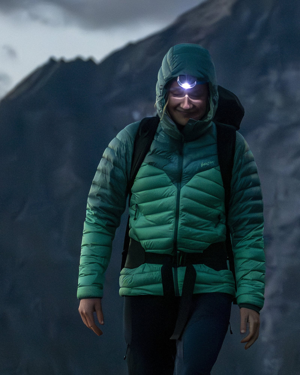 Bergans W TIND LIGHT DOWN JACKET HOOD - Midlayer at PeakStyle