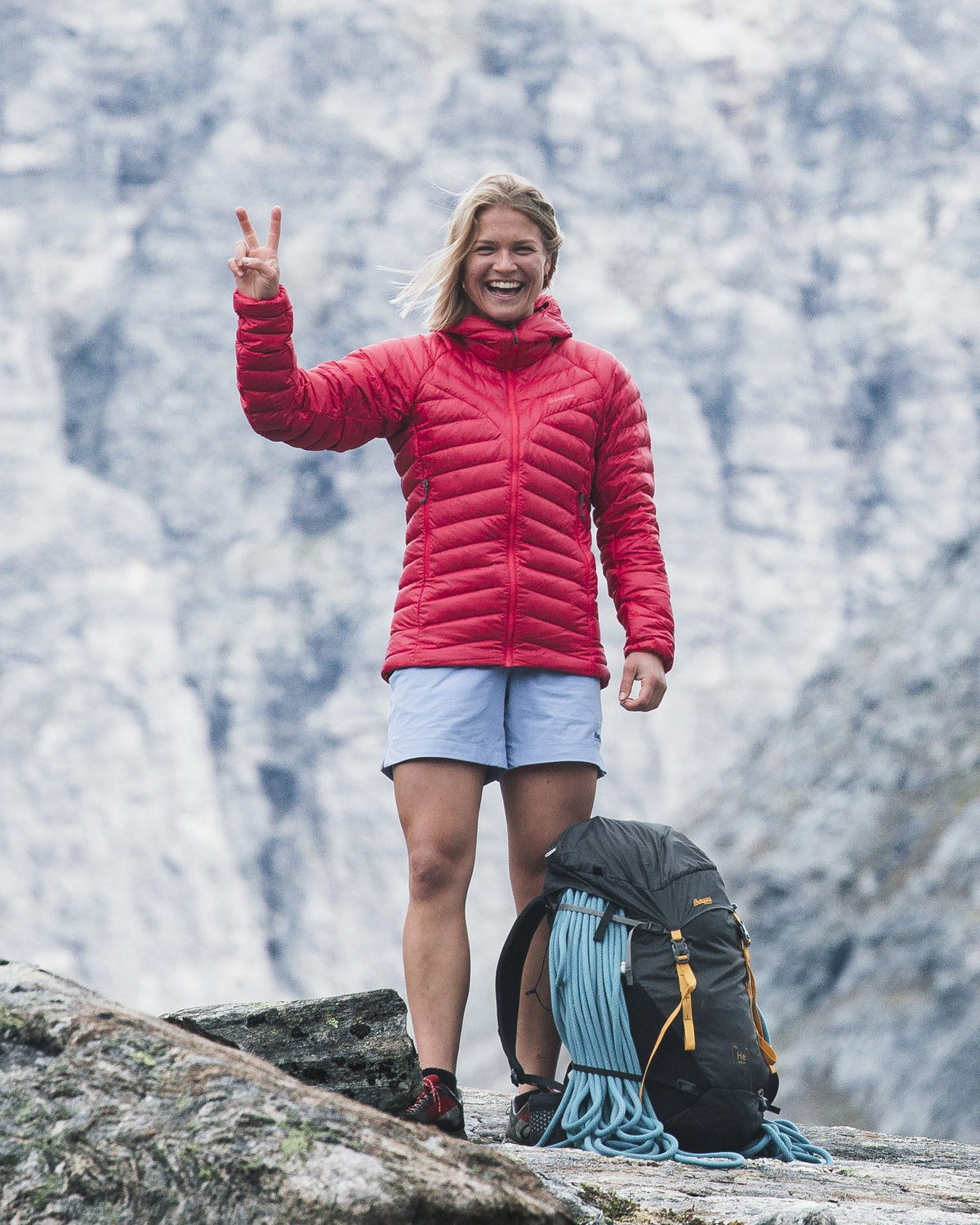 Bergans W TIND LIGHT DOWN JACKET HOOD - Midlayer at PeakStyle