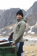 Bergans W VAAGAA LIGHT DOWN JACKET HOOD - Green Mud XS Oberbekleidung - PeakStyle