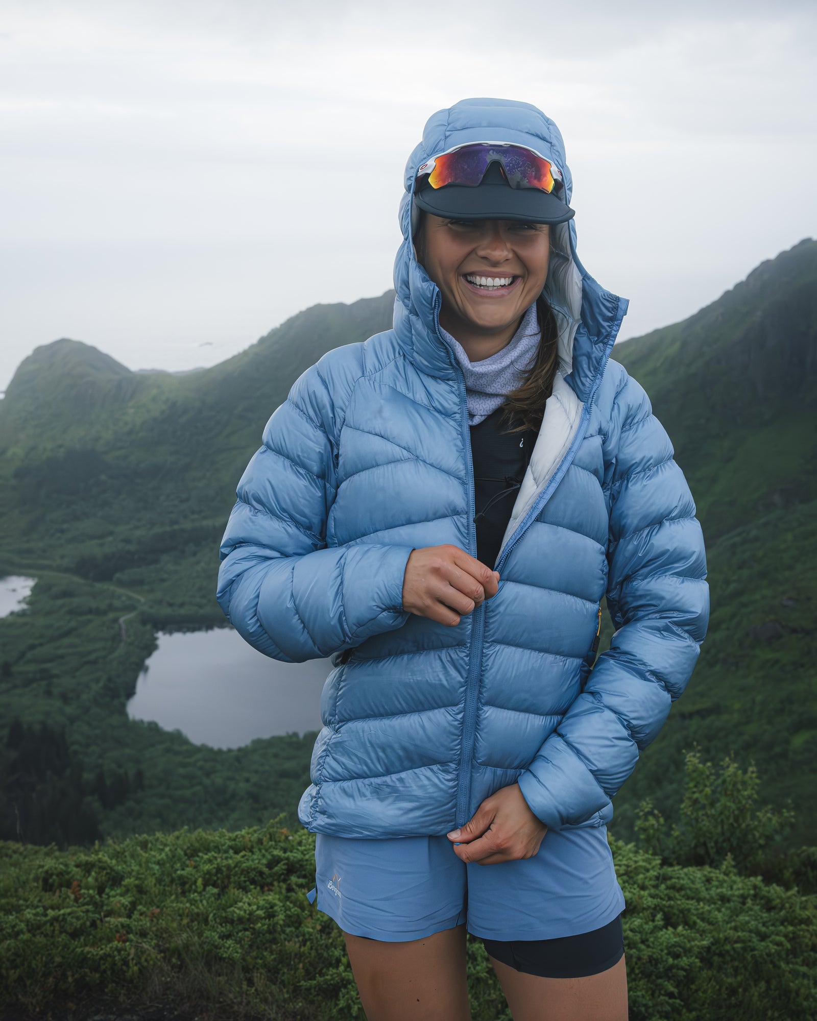 Bergans W Y LIGHTLINE WEIGHTLESS DOWN JACKET HOOD - Down jackets at PeakStyle