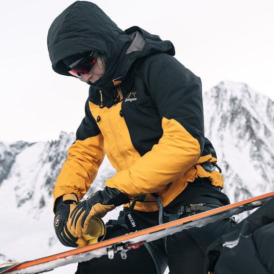 Bergans W Y MOUNTAINLINE BOLD 3L SHELL JACKET - Winter sports jackets at PeakStyle
