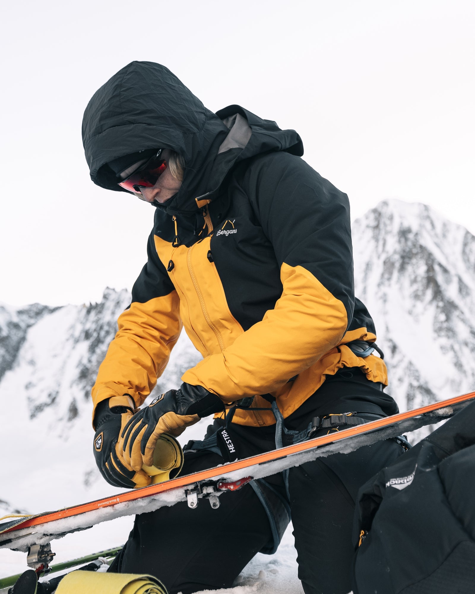 Bergans W Y MOUNTAINLINE BOLD 3L SHELL JACKET - Winter sports jackets at PeakStyle