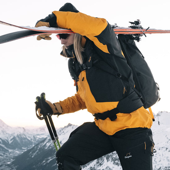 Bergans W Y MOUNTAINLINE BOLD 3L SHELL JACKET - Winter sports jackets at PeakStyle
