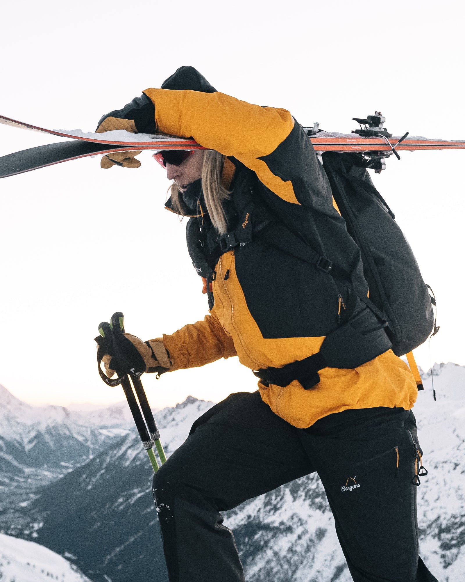 Bergans W Y MOUNTAINLINE BOLD 3L SHELL JACKET - Winter sports jackets at PeakStyle