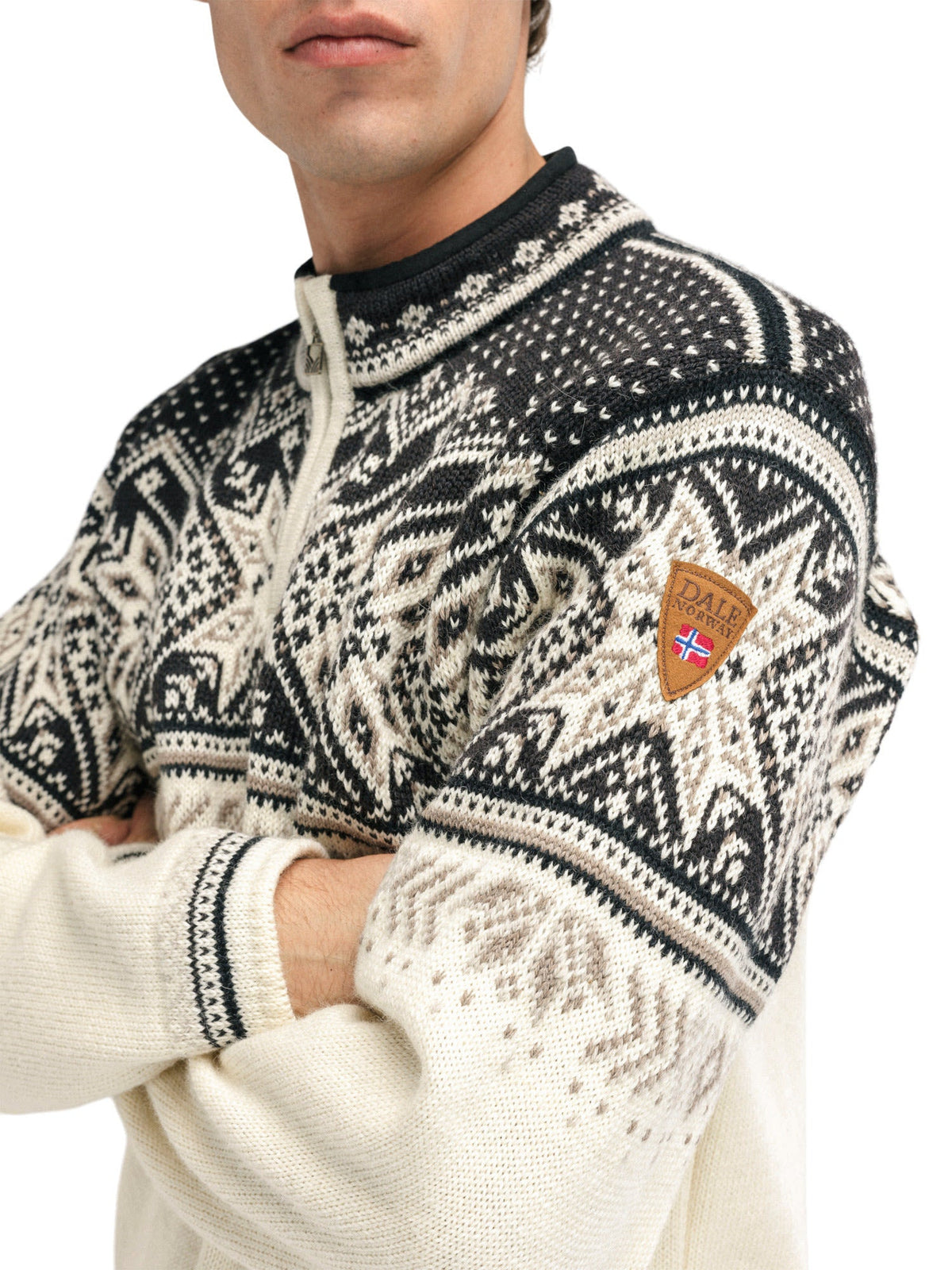 Dale of Norway M VAIL SWEATER - Outerwear at PeakStyle