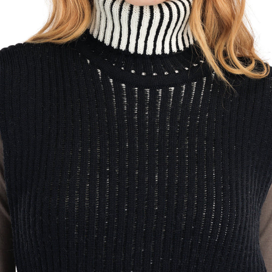 Dale of Norway SKARSTIND NECK - Outerwear at PeakStyle