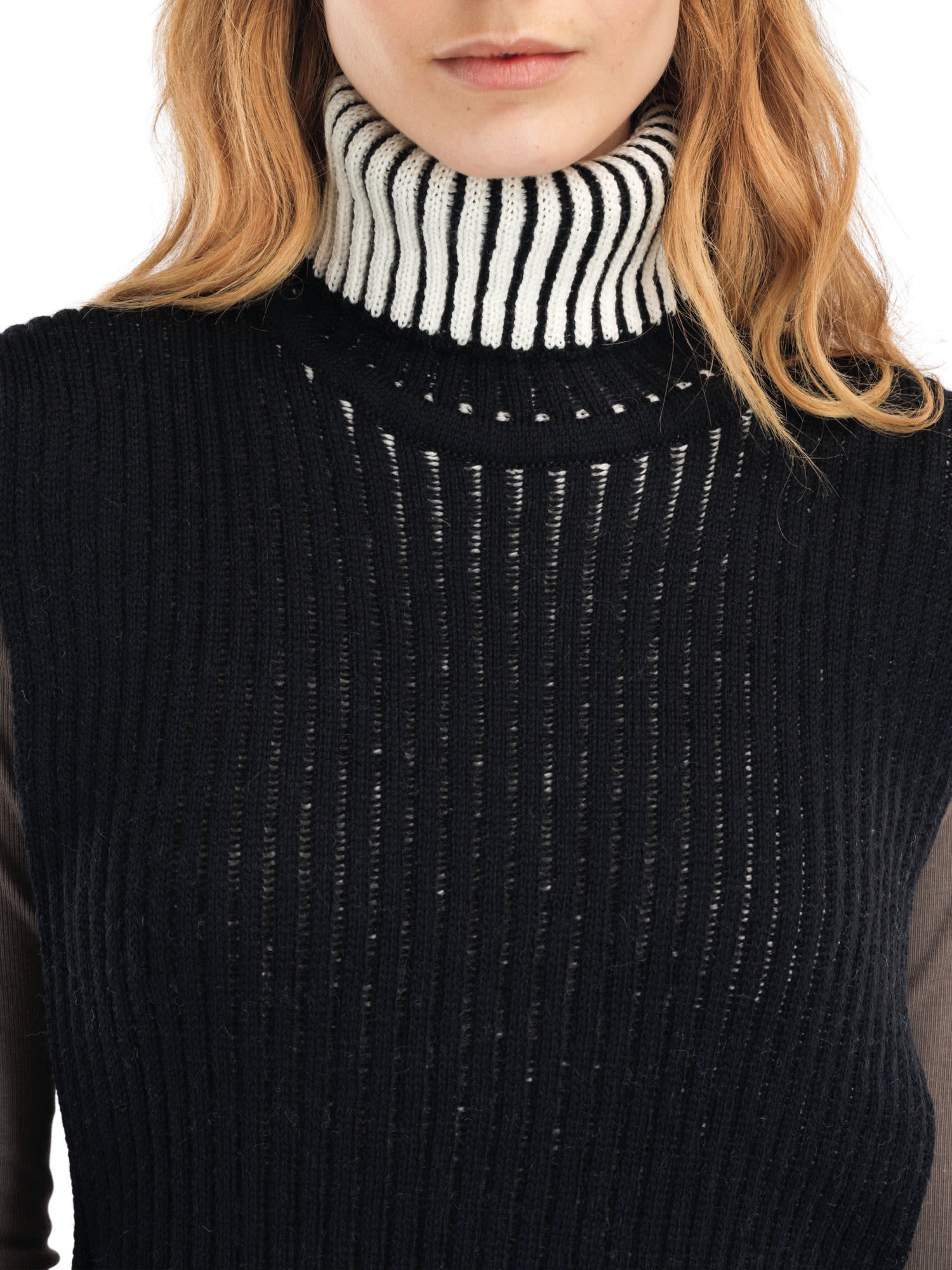 Dale of Norway SKARSTIND NECK - Outerwear at PeakStyle