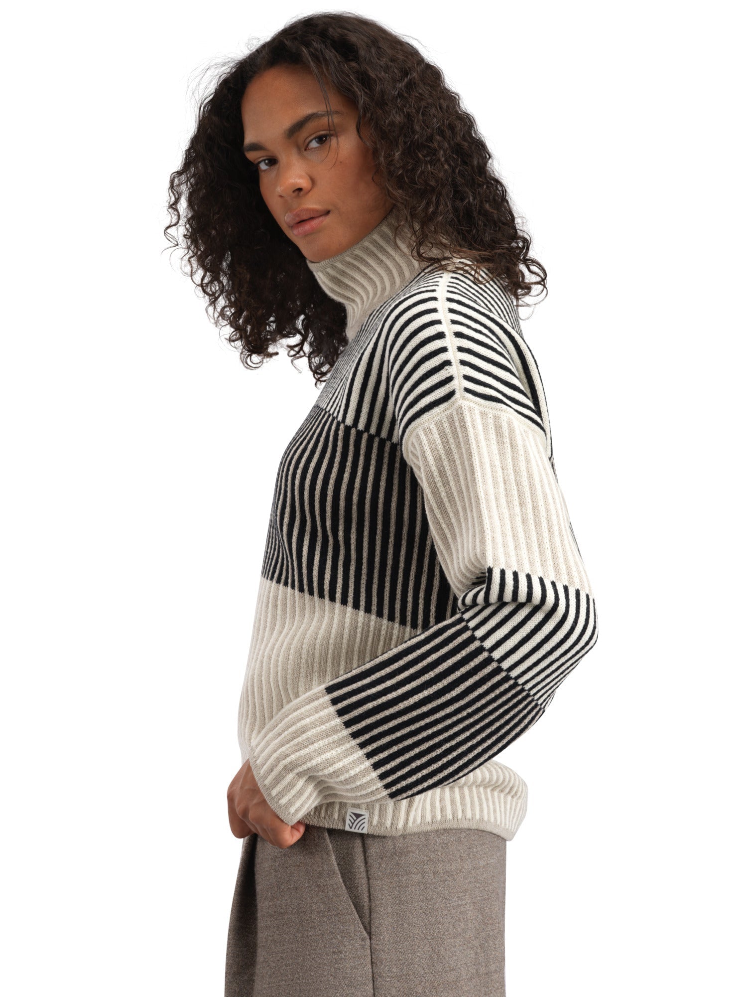 Dale Of Norway W SKARSTIND FEM SWEATER Blanco roto Arena XL - PeakStyle