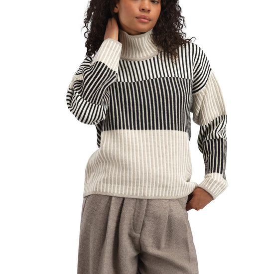 Dale Of Norway W SKARSTIND FEM SWEATER Blanco roto Arena XL - PeakStyle