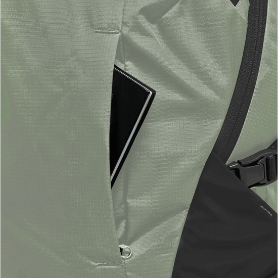 Jack Wolfskin CYROX SHAPE 25 S - L - Bags at PeakStyle