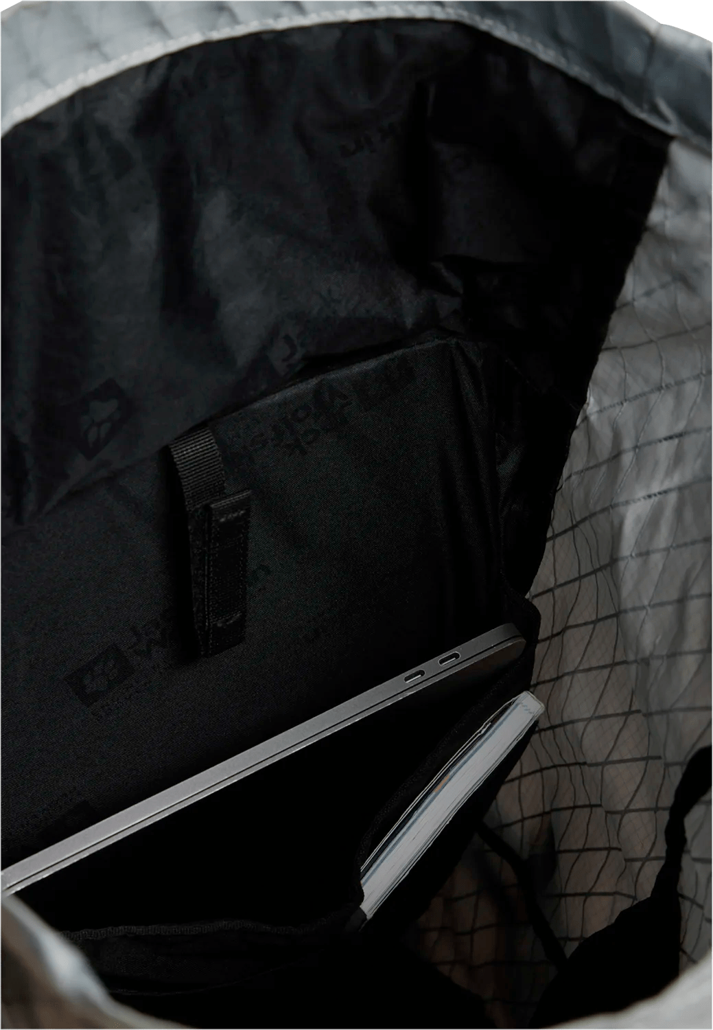 Jack Wolfskin WANDERMOOD ROLLTOP 30 - Bags at PeakStyle
