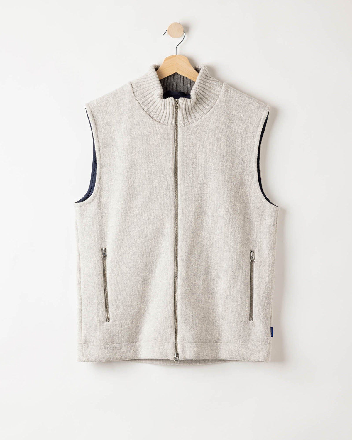 Fred Vest WP – Light Grey Melange – Kleiderbügelaufnahme