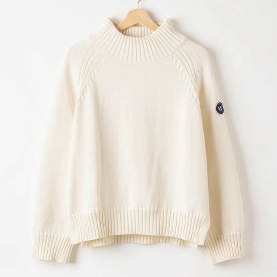 Gerda Turtle WP – Off White – Kleiderbügelaufnahme