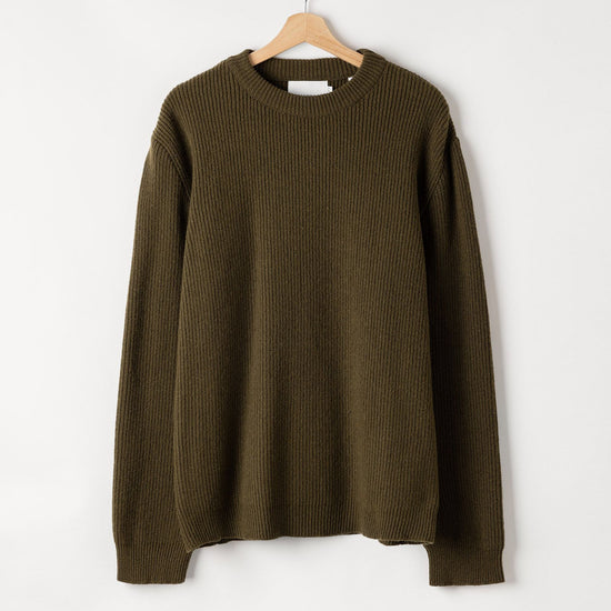 Harry Crew – Ivy Green – Kleiderbügelaufnahme