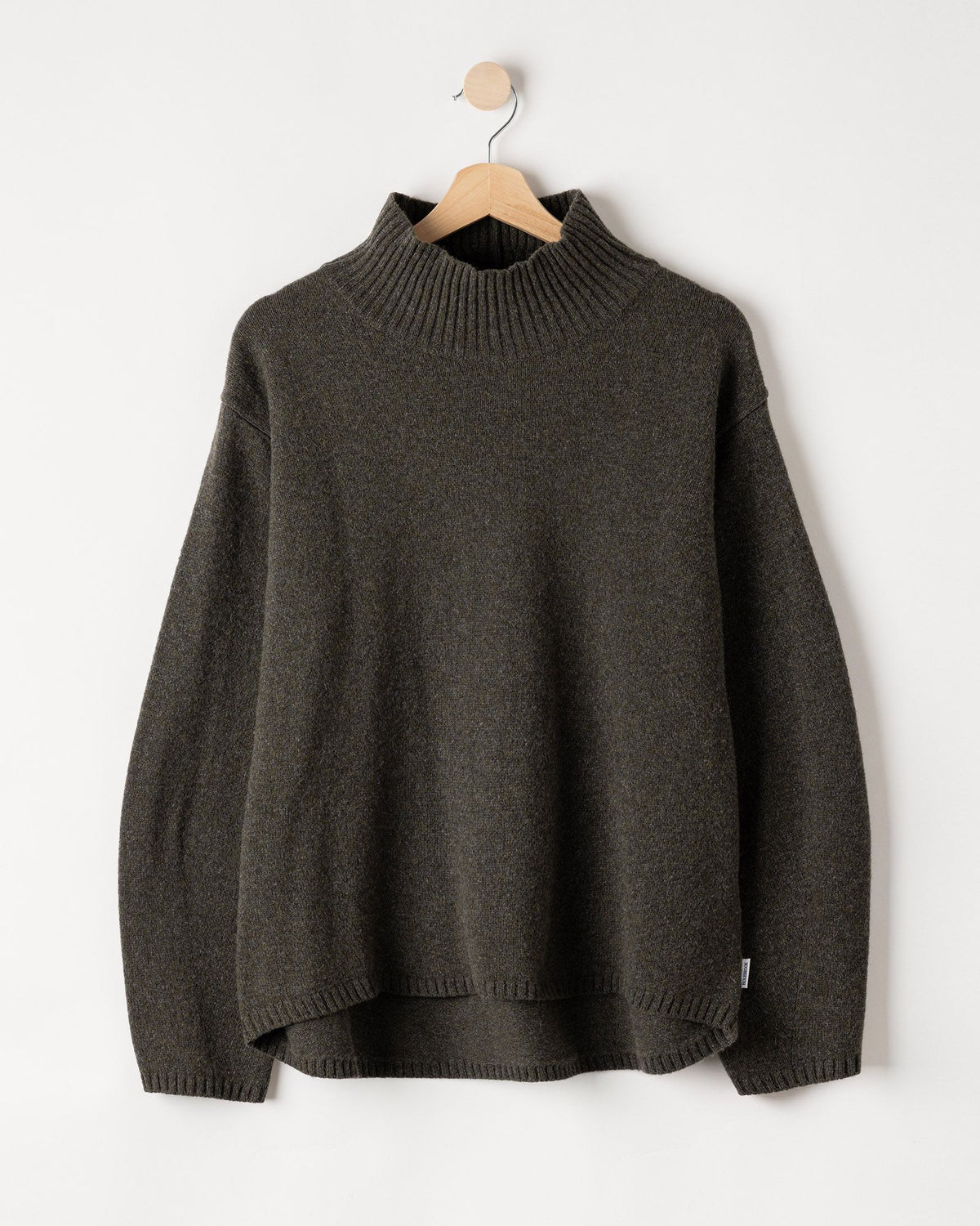 Veronika Turtle – Forest Green – Kleiderbügelaufnahme